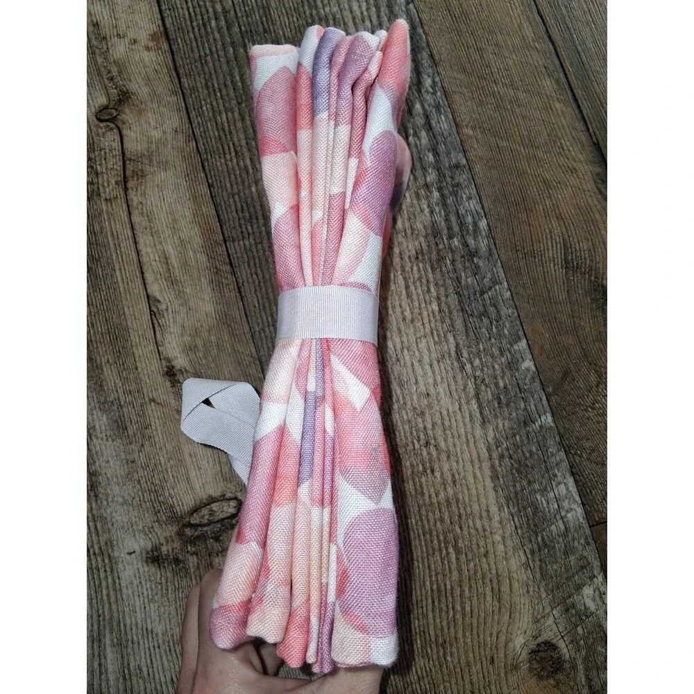 NEW! Cupcakes and Cashmere Set of 6 Valentines Day Themed Napkins